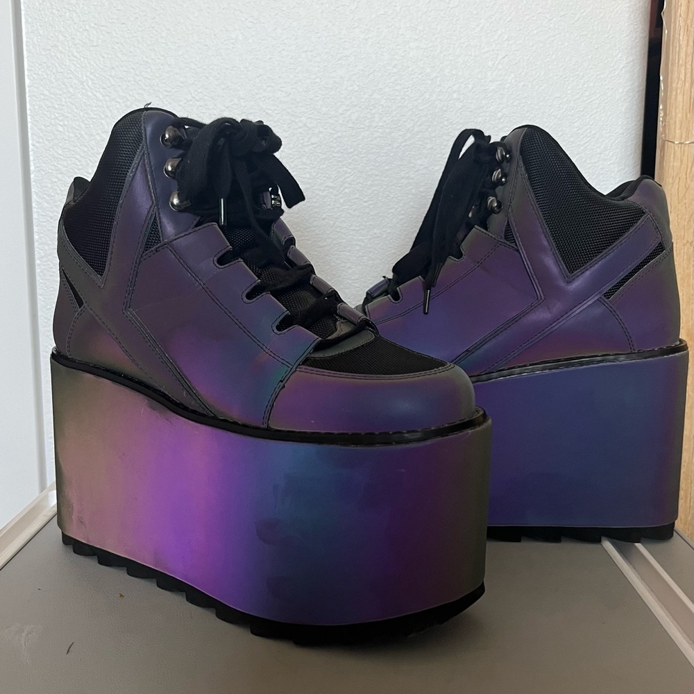 Dollskill Galaxy platforms, 9